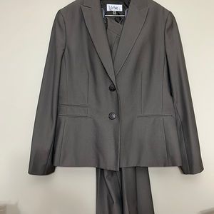 Brown size 16 LeSuit two piece pant suit